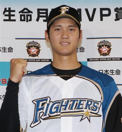 ３、４月の月間ＭＶＰを受賞した日本ハム・大谷翔平選手。一時はメジャー挑戦を表明したことも＝２０１５年、北海道札幌市豊平区・札幌ドーム（共同）