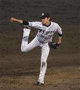 躍動感あふれる阪神・藤浪晋太郎の力投。巨人相手にプロ入り初完封を記録した＝２０１５年５月２０日、兵庫県西宮市・甲子園球場（森田達也撮影）