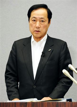記者会見する全国銀行協会の佐藤康博会長＝２１日、東京都千代田区