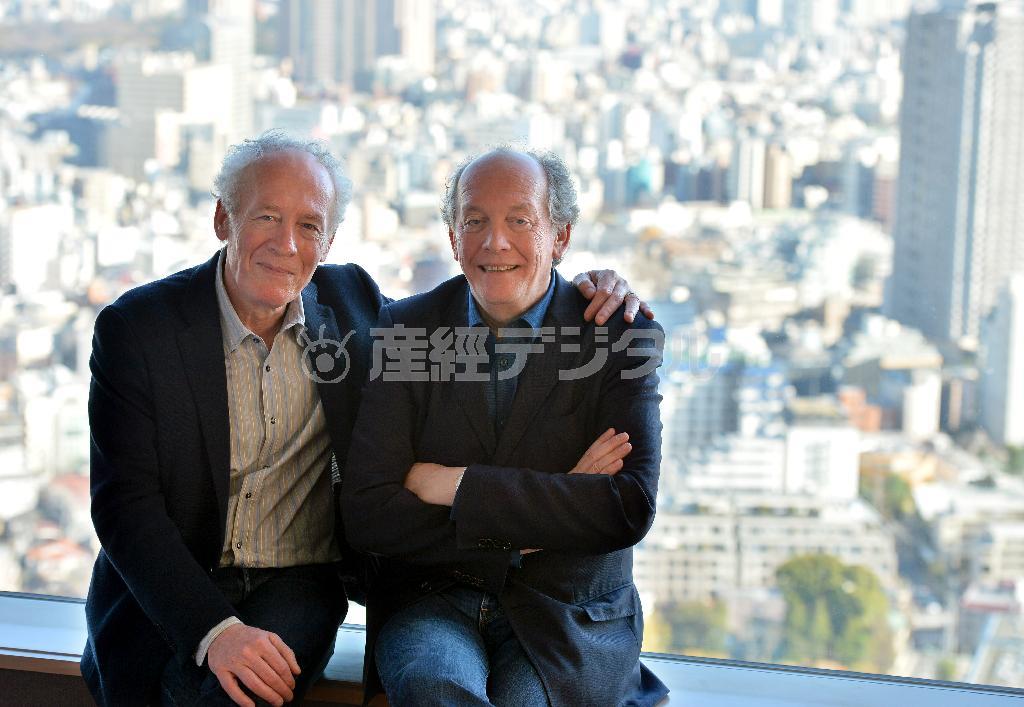 インタビューに応じるジャン＝ピエール（左）とリュックのダルデンヌ兄弟＝２０１５年３月２７日、東京都渋谷区（宮崎瑞穂撮影）