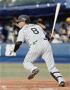 十回阪神２死満塁、福留（ふくどめ）孝介が中前に勝ち越しの２点打を放つ＝２０１５年５月２３日、神奈川県横浜市中区・横浜スタジアム（共同）