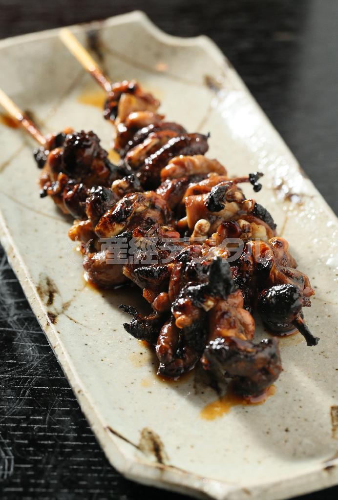 「きも焼き」（１４００円）。とても軟らかく適度な苦味が心地いい＝２０１５年５月１２日、京都市東山区（志儀駒貴撮影）