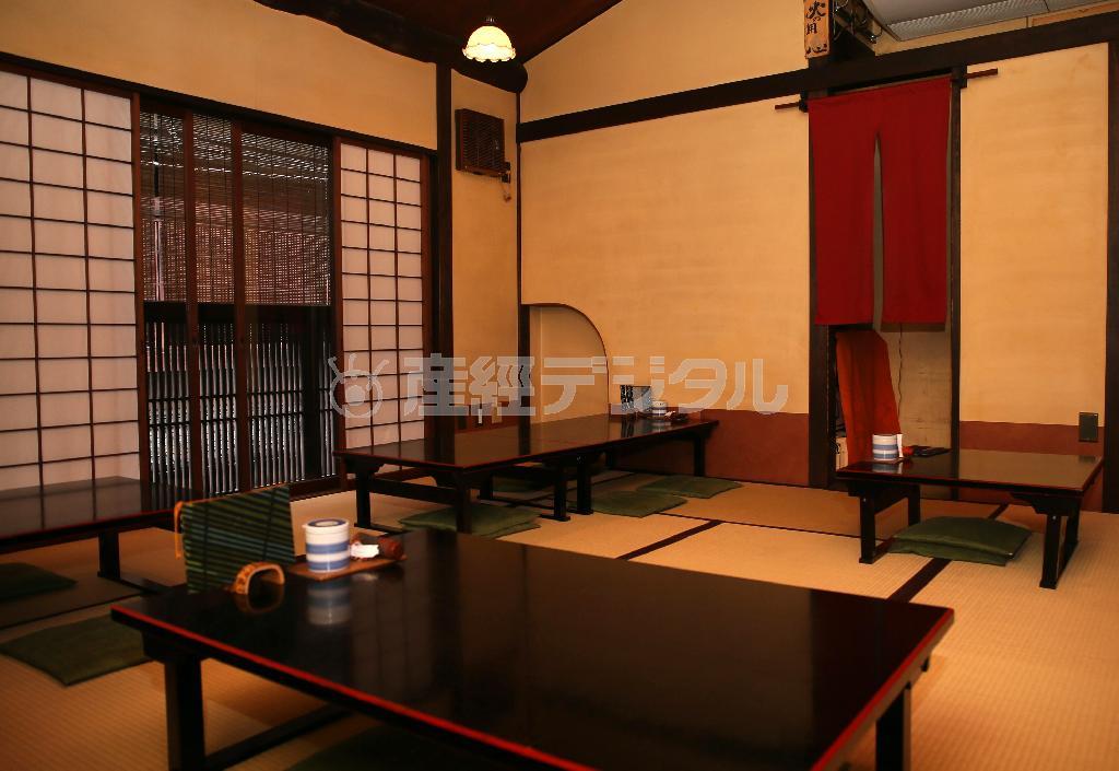 昔ながらの趣が漂う２階席＝２０１５年５月１２日、京都市東山区（志儀駒貴撮影）