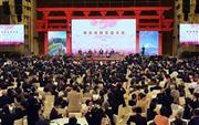 首都北京市の人民大会堂で開かれた日中観光交流イベント＝２０１５年５月２３日、中国（代表撮影・共同）