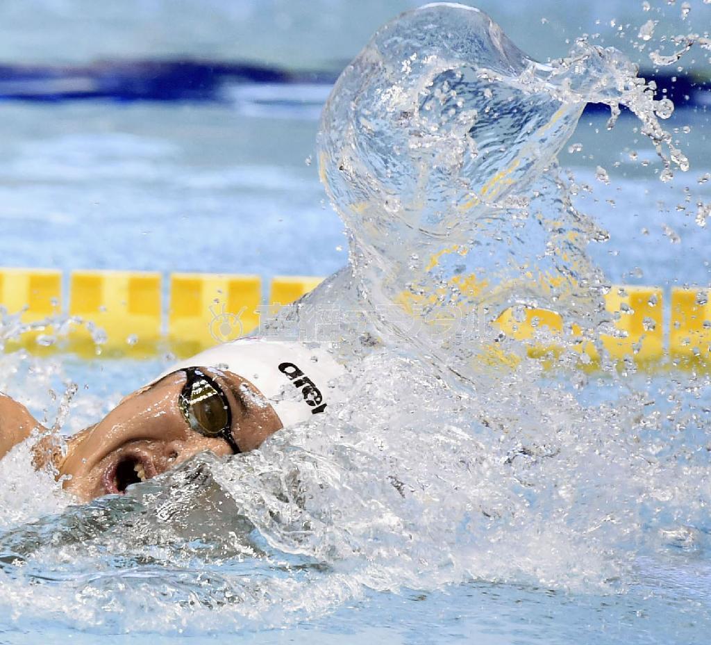 男子２００メートル個人メドレー決勝を１分５７秒６３で制した瀬戸大也（だいや）＝２０１５年５月２４日、東京都江東区・東京辰巳国際水泳場（共同）