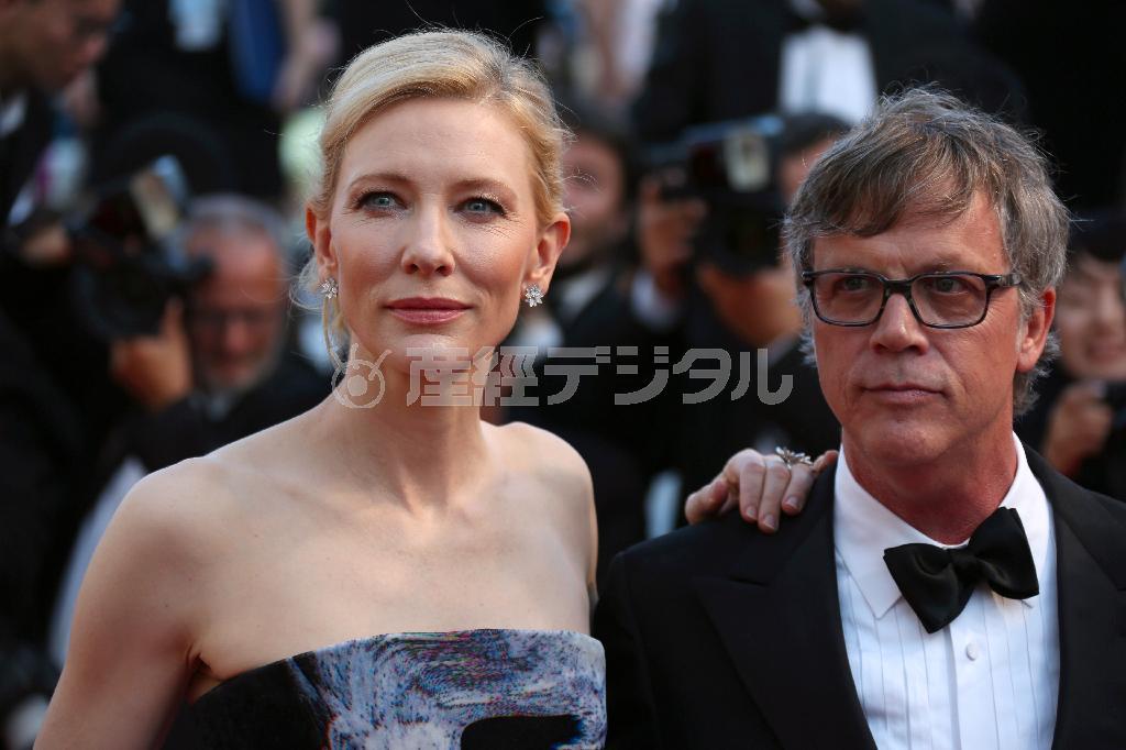 豪女優、ケイト・ブランシェットさん（左）とトッド・ヘインズ監督＝２０１５年５月２３日、フランス・カンヌ（ＡＰ）