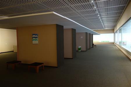 主展示室の展示風景＝２０１５年５月１９日（提供写真）