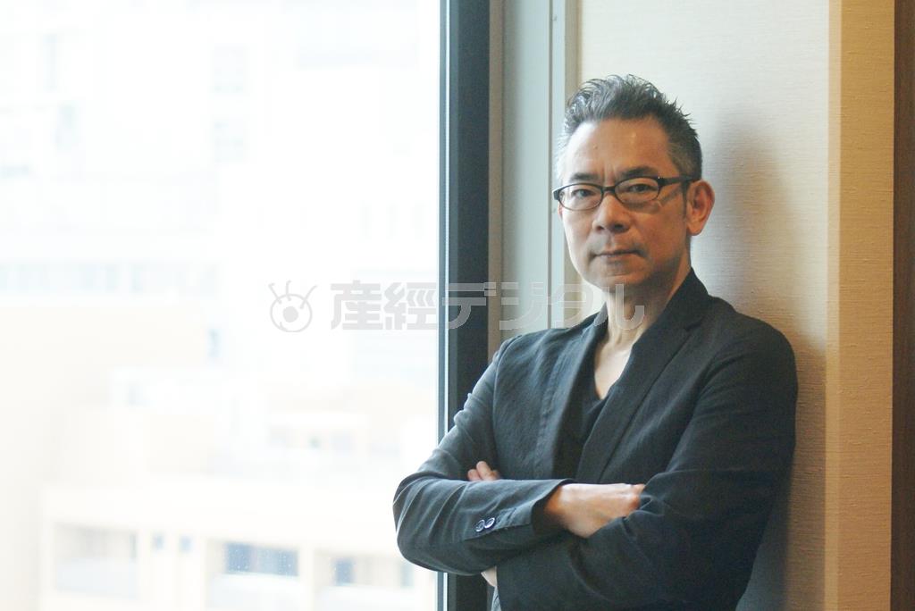 もう一人、影響を受けた作家として「言語以前のところで書いているすごい方」と古井由吉さんをあげた。「『藤沢くんは言葉の結晶化が早い』と言ってくださったことがあって。言語化するぎりぎりのところで耐えなきゃいけないんだ、と気づいた。今回は、それが少しできた気がします」＝２０１５年５月２０日（塩塚夢撮影）