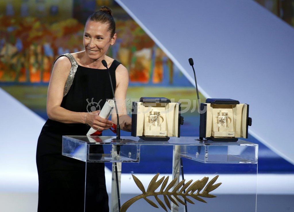 「モン・ロワ（私の王様）」（仏）で第６８回カンヌ国際映画祭女優賞を獲得したエマニュエル・ベルコ。監督や脚本も手がけるマルチ女優だ＝２０１５年５月２４日、フランス・カンヌ（ロイター）