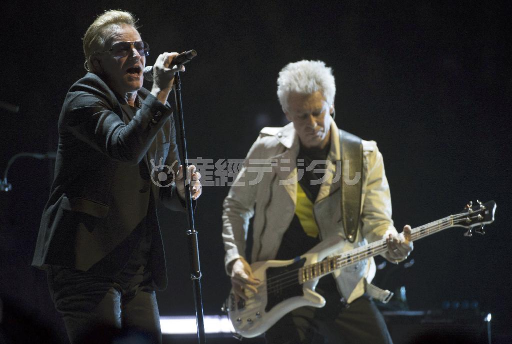 アイルランドのロックバンド「Ｕ２」＝２０１５年５月１４日、カナダ・ブリティッシュコロンビア州バンクーバー（ＡＰ）