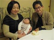 事実婚による夫婦別姓を選択した水口尚亮さん（右）と橘昭子さんの夫婦＝２０１４（平成２６）年１月２５日（本人提供）