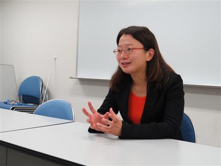 関西大学社会学部、守如子（もり・なおこ）准教授＝２０１４（平成２６）年１０月２７日（関西大学社会学部、有志学生記者撮影）