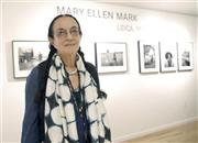 米写真家、メアリー・エレン・マークさん＝２０１３年６月２０日、米カリフォルニア州ロサンゼルス（ＡＰ）