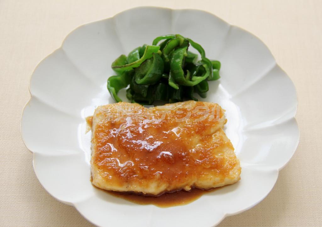 カジキのしょうが焼き。※２５７ｋｃａｌ、塩分１．５グラム（１人分）