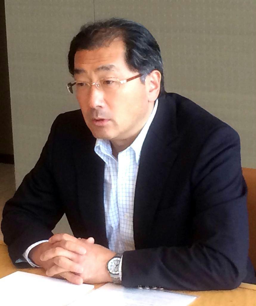 インタビューに応じるソニービジュアルプロダクツの高木一郎社長＝東京都港区