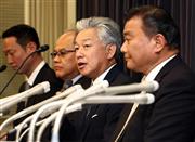 スカイマークの民事再生に関する記者会見に臨む（右から）ＡＮＡＨＤの長峯豊之上席執行役員、インテグラルの佐山展生代表取締役ら＝２９日午後、東京都千代田区の国土交通省（福島範和撮影）