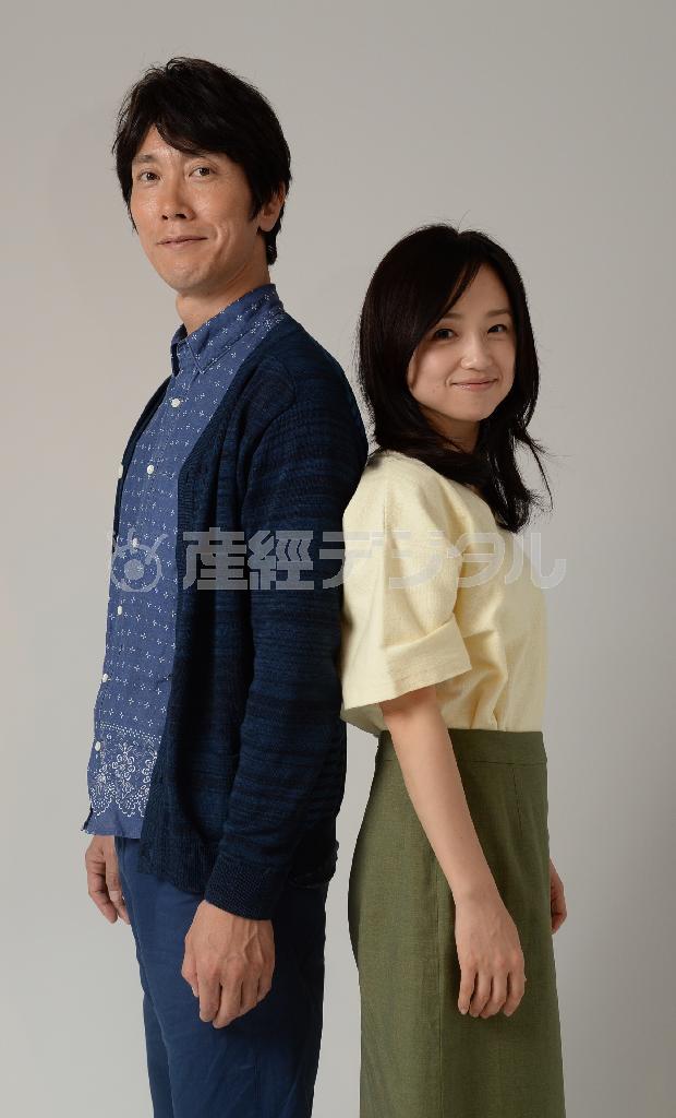 「人間が必死に生きる姿から何かを感じ取ってほしい」と語る佐々木蔵之介さん（左）と永作（ながさく）博美さん＝２０１５年３月２３日、東京都港区六本木（宮川浩和撮影）