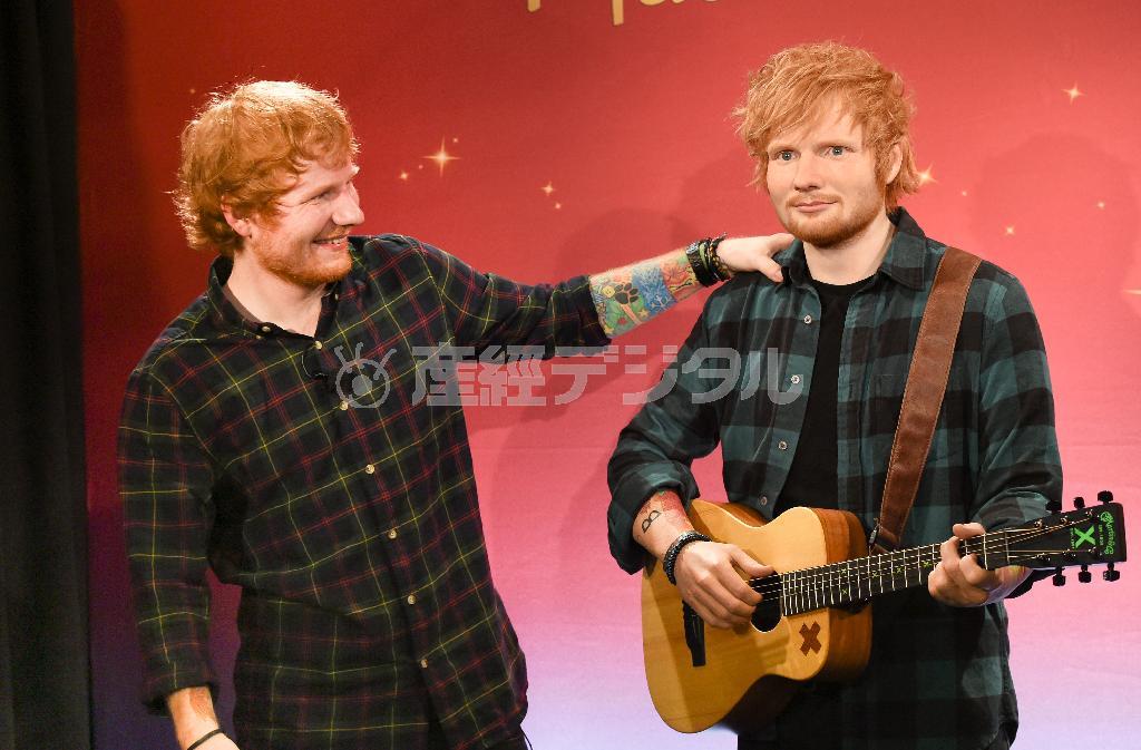 英歌手、エド・シーランさん（左）＝２０１５年５月２８日、米ニューヨーク（ＡＰ）