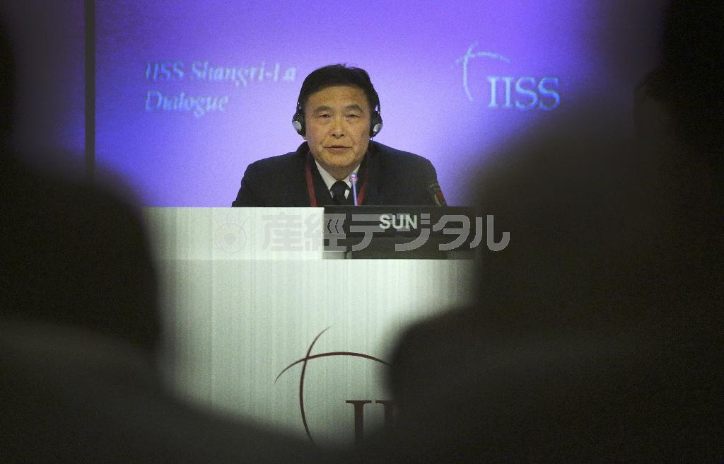 アジア安全保障会議で講演する中国人民解放軍の孫建国副総参謀長＝２０１５年５月３１日、シンガポール（ＡＰ）