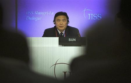 アジア安全保障会議で講演する中国人民解放軍の孫建国副総参謀長＝２０１５年５月３１日、シンガポール（ＡＰ）