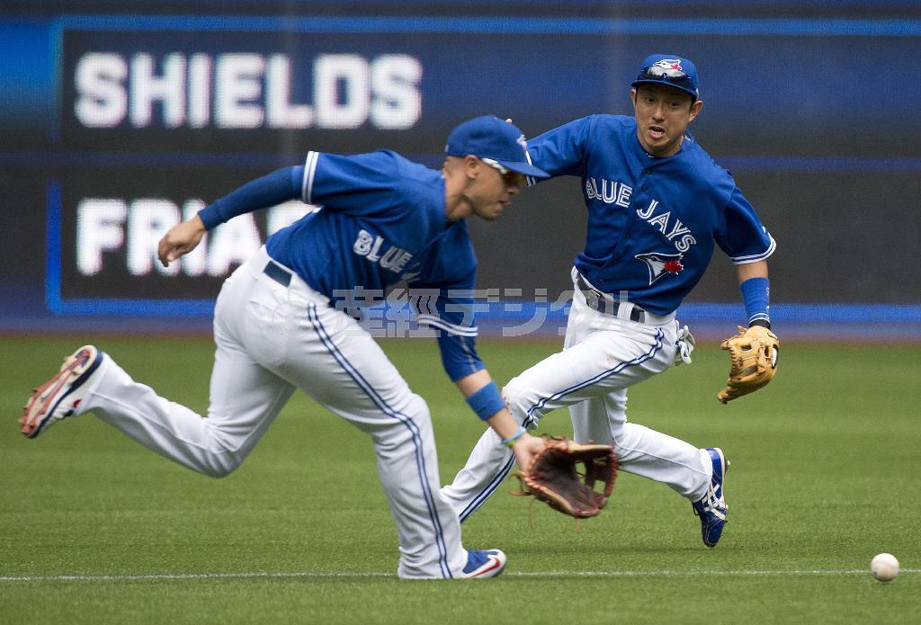 ５月２４日のトロントでのマリナーズ戦に出場した川崎宗則（むねのり）選手。５月２２日に今季メジャー初昇格を果たし、３試合に出場したが、わずか３日間で再びマイナーに降格となった＝２０１５年、カナダ・オンタリオ州（ＡＰ）