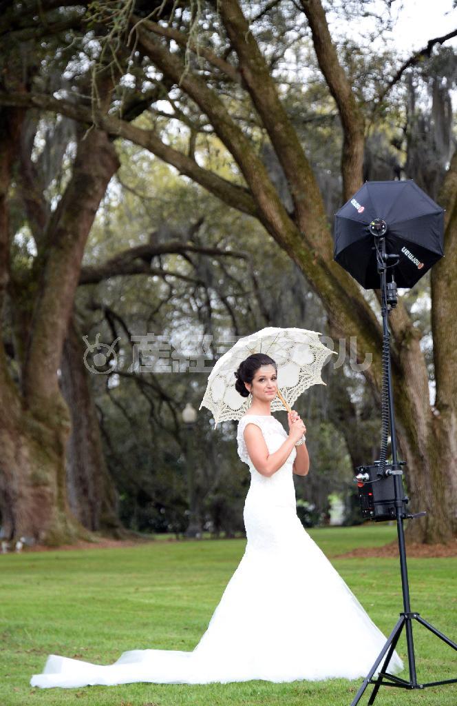 庭園が結婚式会場としても人気のプランテーション・ハウス「ホーマズハウス」では、カタログ用に撮影が行われていた＝２０１５年３月１７日、米ルイジアナ州ダロウ（川口良介撮影）