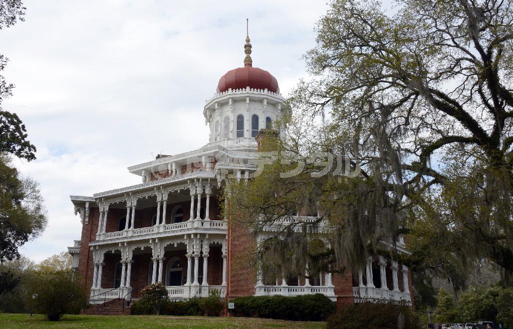 八角形が目を引くプランテーション・ハウス「ロングウッド」の外観＝２０１５年３月１９日、米ミシシッピ州ナッチェス（川口良介撮影）