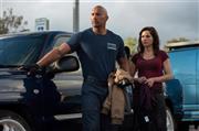 米俳優、ドウェイン・ジョンソンさん（左）主演のパニック映画「カリフォルニア・ダウン」（ＡＰ）