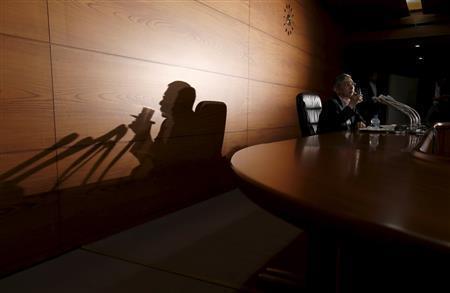 記者会見する日銀の黒田東彦（はるひこ）総裁。日銀がいくらお金を刷っても消費は増えない＝２０１５年５月２２日、東京都中央区日本橋本石町の日本銀行本店（ロイター）