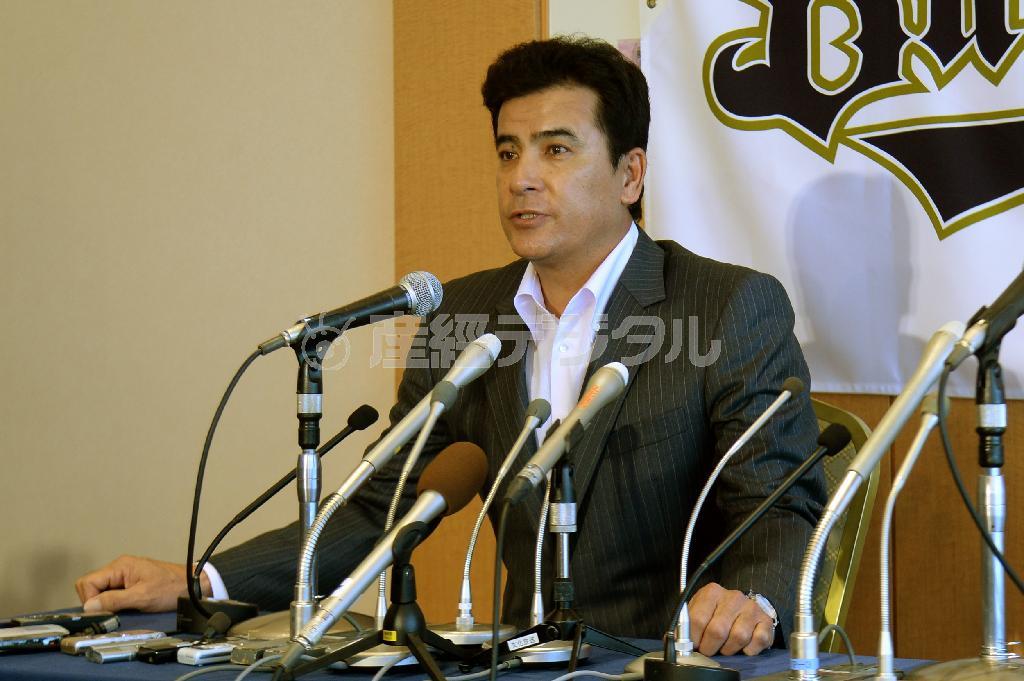 休養を発表したオリックスの森脇浩司（ひろし）監督＝２０１５年６月２日、東京都文京区（北野浩之撮影）