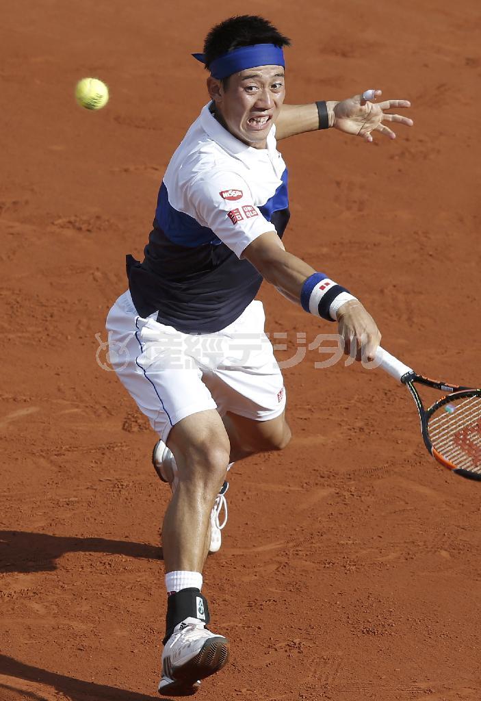 男子シングルス準々決勝で敗退した錦織圭（にしこり・けい）＝２０１５年６月２日、フランス・首都パリ（ＡＰ）