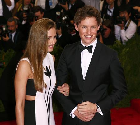 英俳優、エディ・レッドメインさん（右）＝２０１５年５月５日、米ニューヨーク（ロイター）