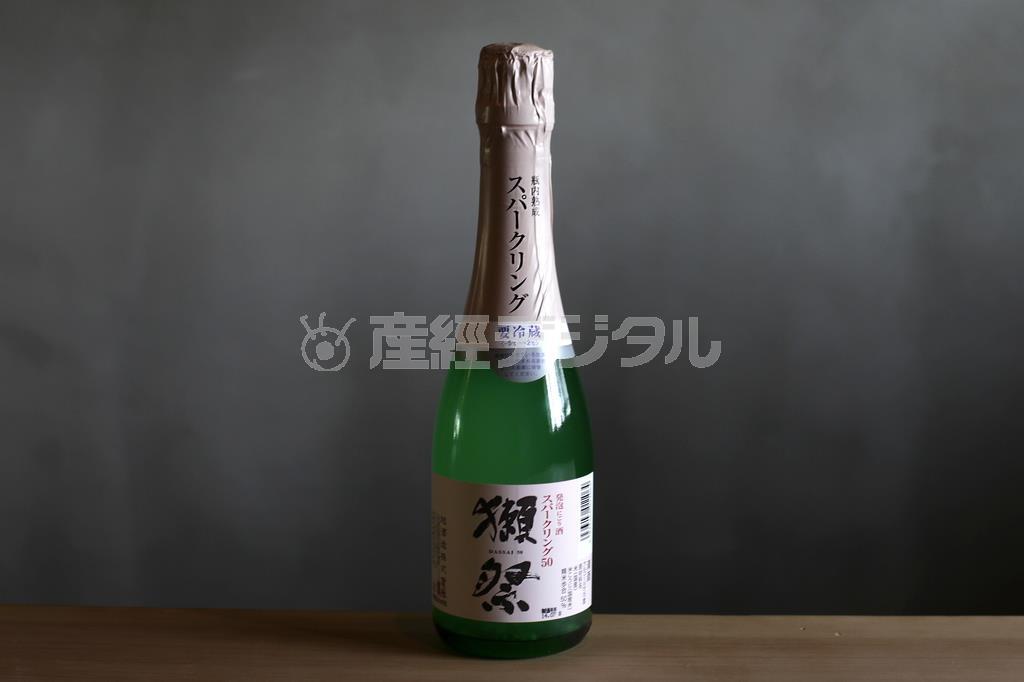 山田錦の米の甘さが引き立つ、発泡性にごり酒。「獺祭＿発泡にごり酒スパークリング５０」（３６０ミリリットル、９７２円＋税、提供写真）