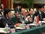 ６日開催した日中財務対話で楼中国財政相と意見交換する麻生副総裁兼財務相