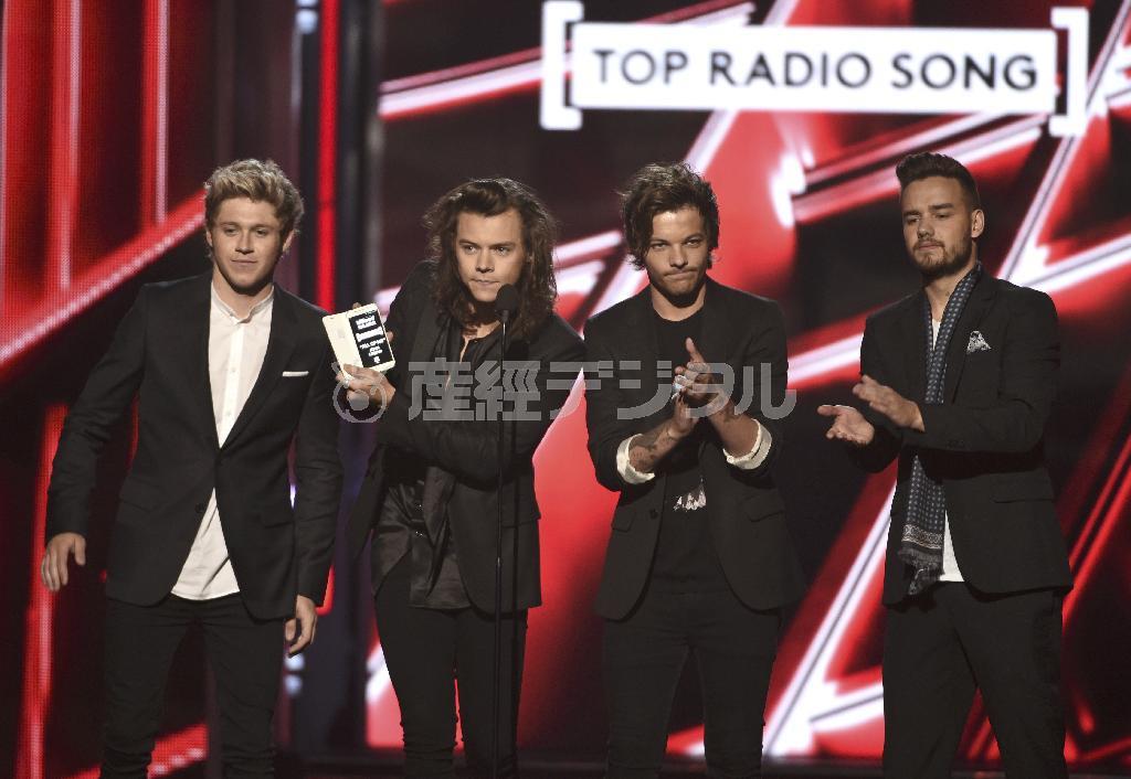 ５月１７日に米ネバダ州ラスベガスで開かれたビルボード・ミュージック・アワードに登場したワン・ダイレクション。（左から）ナイル・ホーラン、ハリー・スタイルズ、ルイ・トムリンソン、リアム・ペイン。これからはそれぞれの道を歩むことになるのか＝２０１５年（ＡＰ）