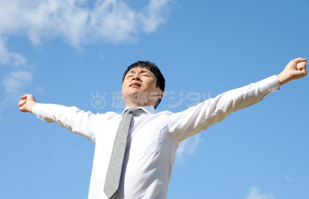 偉大な先輩たちの気の利いた言葉に薫陶を受け、さらに話芸に磨きをかけようと決意した児嶋一哉さん＝２０１５年（寺河内美奈撮影）