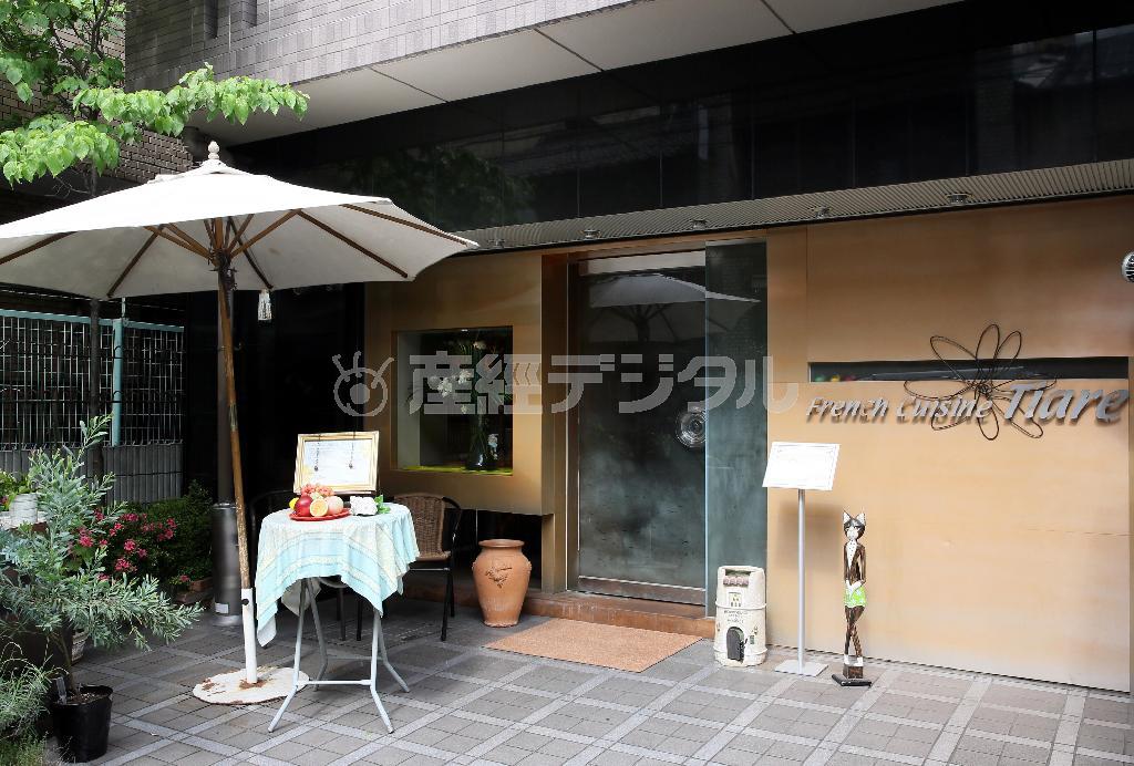 閑静な住宅街の中にある「フレンチキュイジーヌ＿ティアレ」＝２０１５年５月１８日、京都市中京区（志儀駒貴撮影）