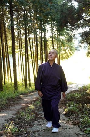 日蓮宗系の尼僧、鈴木日宣（すずき・にっせん）さん＝２０１５年、千葉県内（財満朝則撮影）