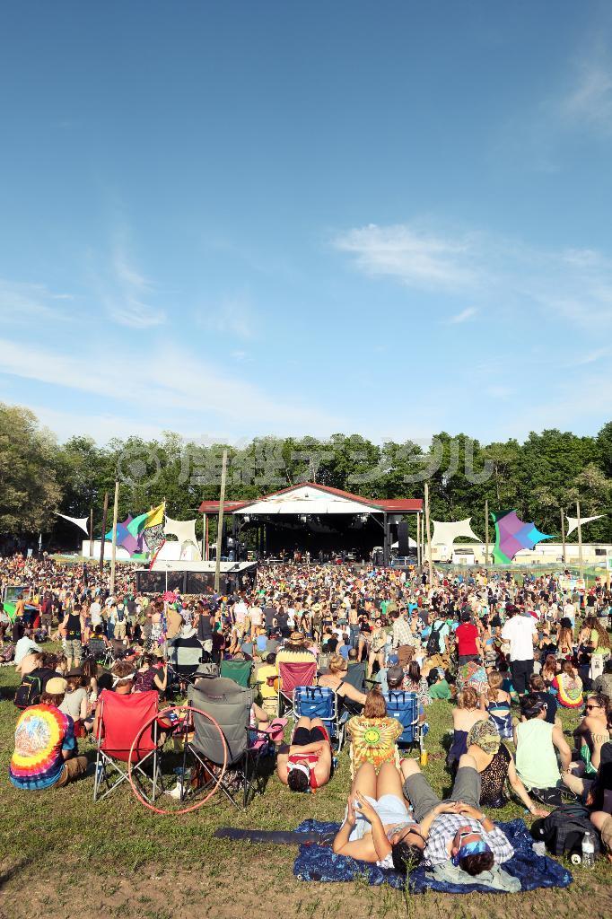 芝生が広がるメーンステージの「ムーンシャイン」。（Ｃ）林大輔