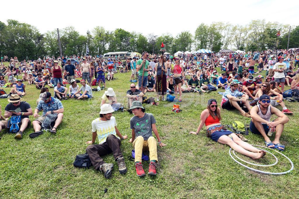 日本から参加した２人も、フェスが抱える空気感を十分に楽しんでいた。（Ｃ）林大輔