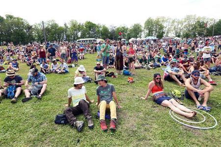 日本から参加した２人も、フェスが抱える空気感を十分に楽しんでいた。（Ｃ）林大輔