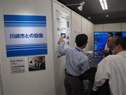 川崎市にあるラゾーナ川崎東芝ビルで開かれた東芝グループ環境展＝１１日、神奈川県川崎市