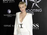 米歌手、マイリー・サイラスさん＝２０１５年１月１９日、米カリフォルニア州ロサンゼルス（ＡＰ）