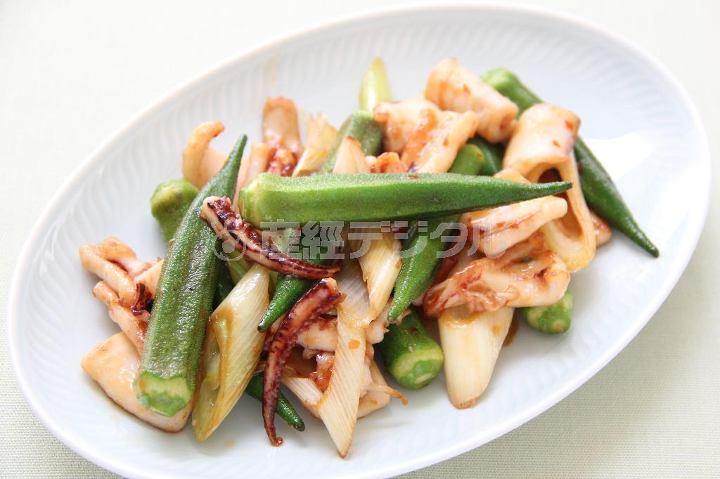 オクラとイカのピリ辛炒め。※１８５ｋｃａｌ、塩分２．０グラム（１人分）