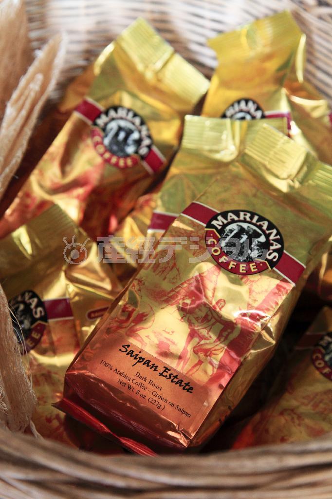 サイパンだけで収穫された豆を使用した「Ｓａｉｐａｎ＿Ｅｓｔａｔｅ」＝２０１５年４月２６日、米自治領・北マリアナ諸島のサイパン島（佐藤良一さん撮影）