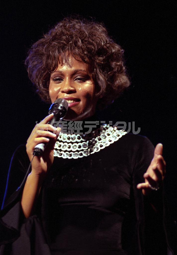 ２０１２年に４８歳で死亡した米歌手のホイットニー・ヒューストンさん＝１９９３年９月６日、東京都千代田区（産経新聞撮影）