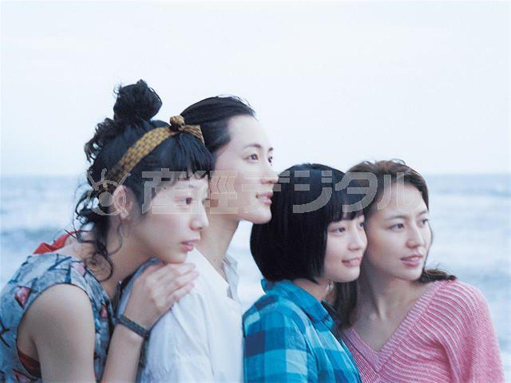 【メディアトリガーｐｌｕｓ（試聴無料）】映画「海街ｄｉａｒｙ」（是枝裕和監督）。６月１３日公開（マンハッタンピープル提供）。（Ｃ）２０１５＿吉田秋生・小学館／フジテレビジョン、小学館、東宝、ギャガ