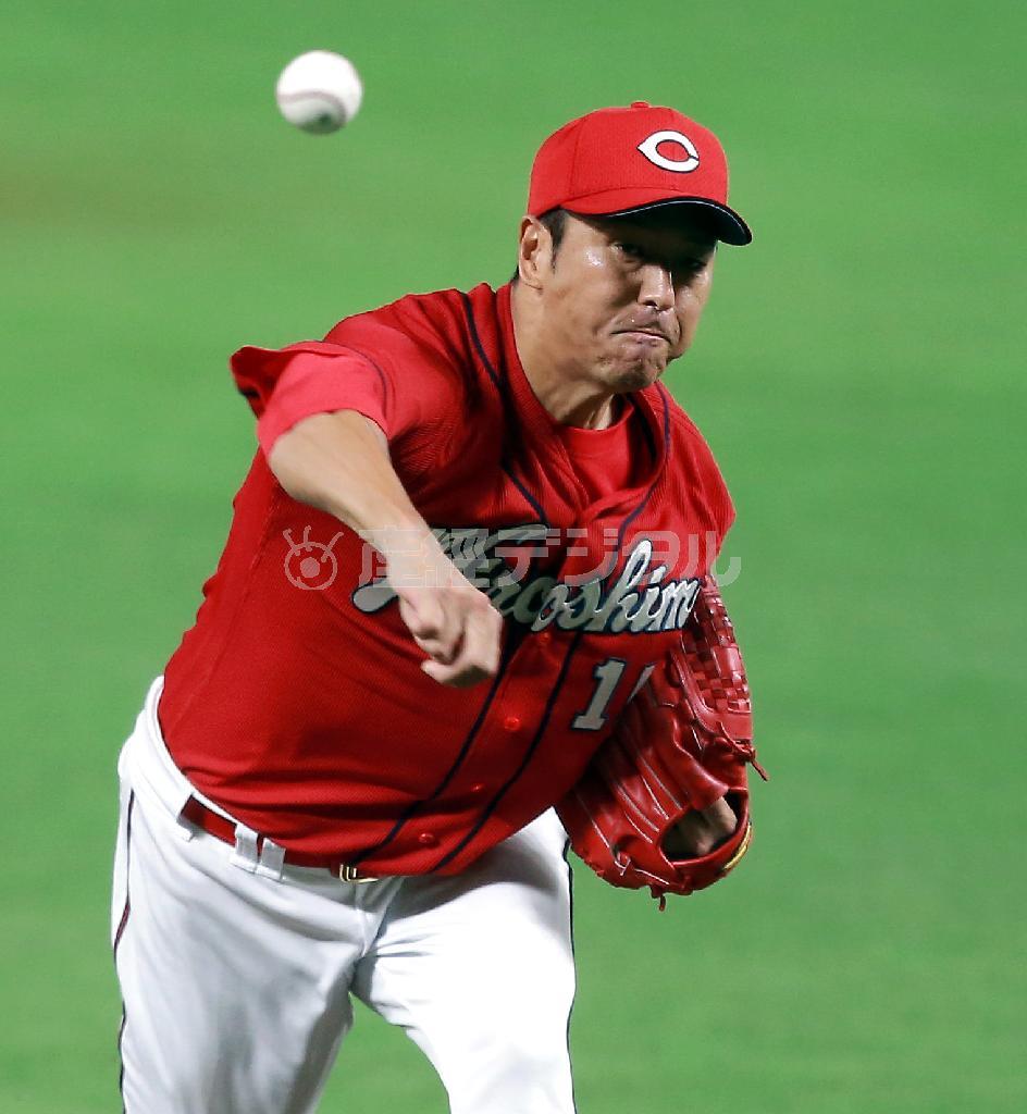 先発の広島・黒田博樹＝２０１５年６月１２日、福岡県福岡市中央区・ヤフオクドーム(中川春佳撮影)