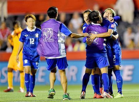 初勝利を喜ぶタイイレブン＝２０１５年６月１１日、カナダ・首都オタワ（ゲッティ＝共同）