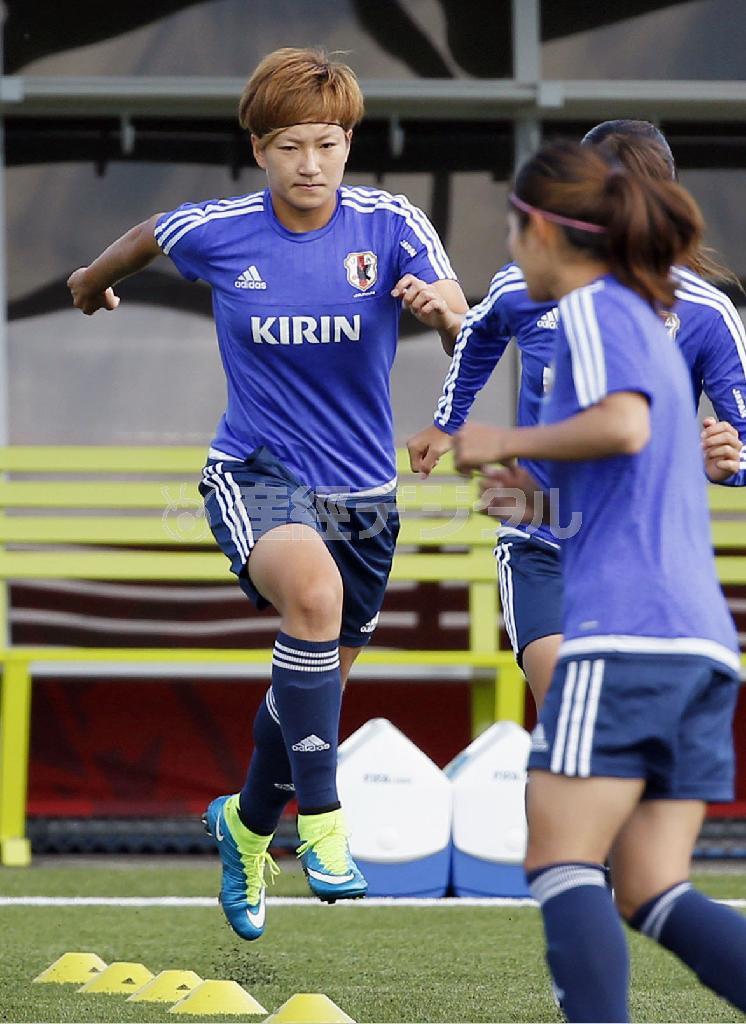 カメルーン戦に向けて調整する期待の菅沢優衣香（ゆいか）＝２０１５年６月１１日、カナダ・ブリテッシュコロンビア州バンクーバー（共同）